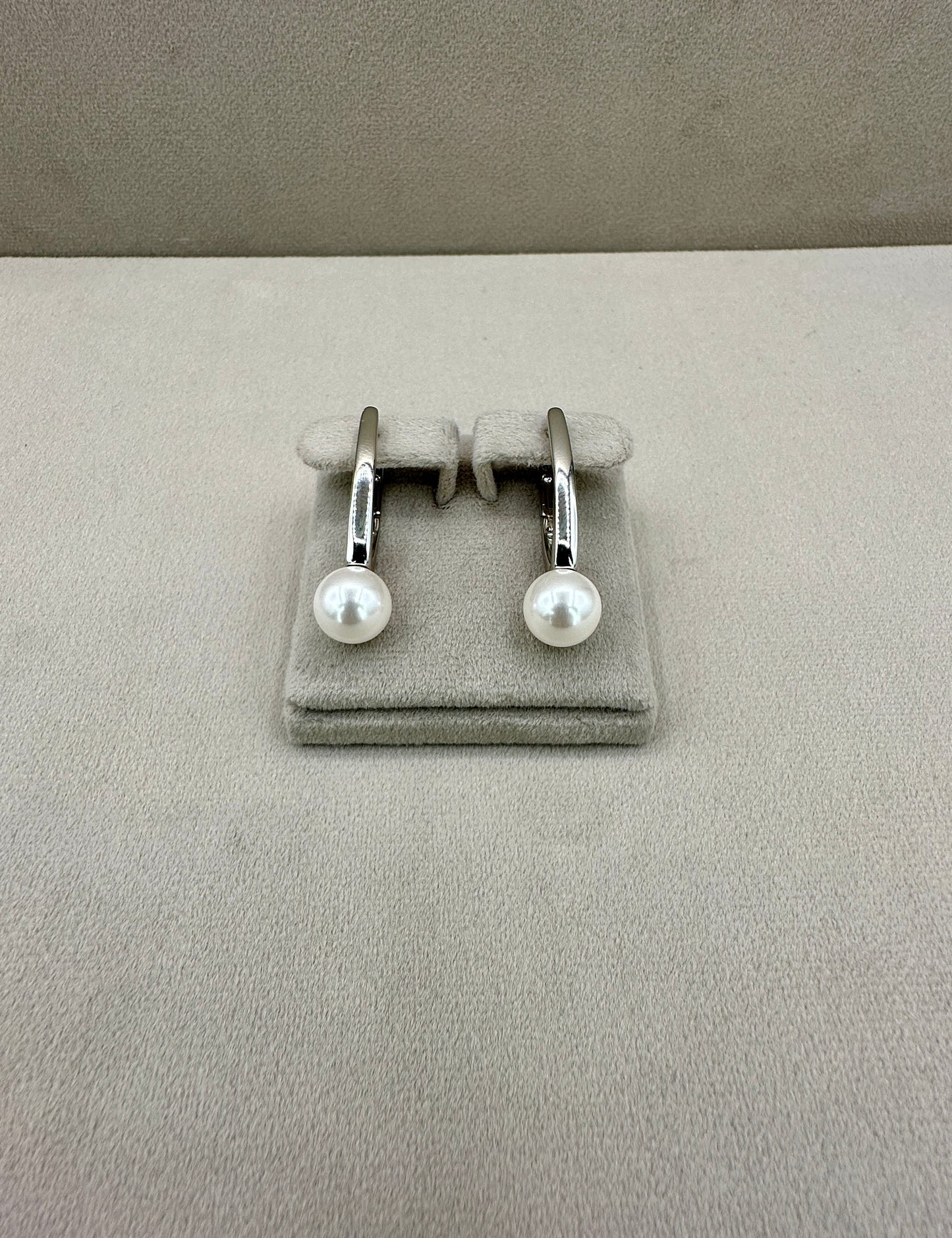 Pearl Metallic Hoop Earrings-Db6