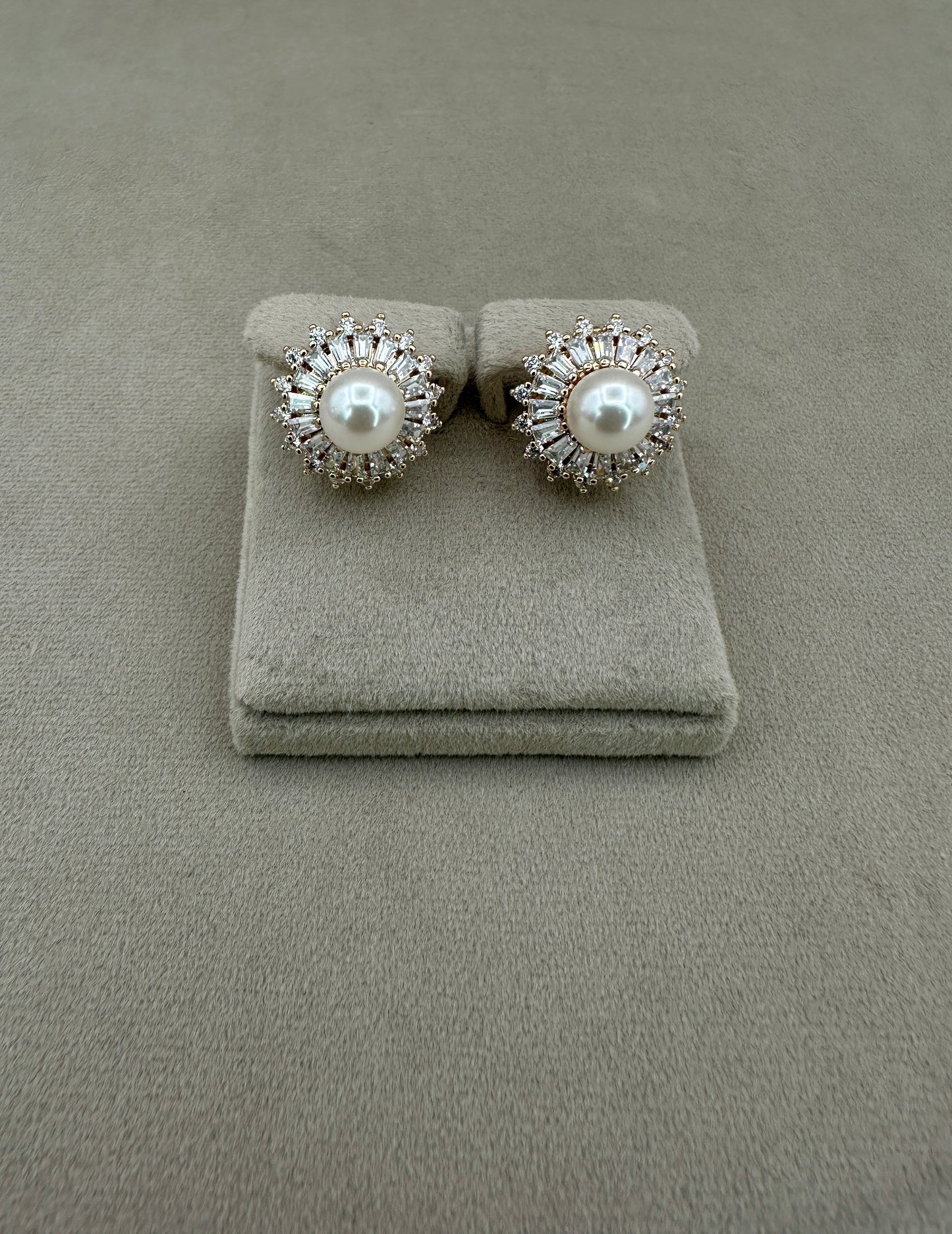 Pearl Zircon Hoop Earrings-Db11