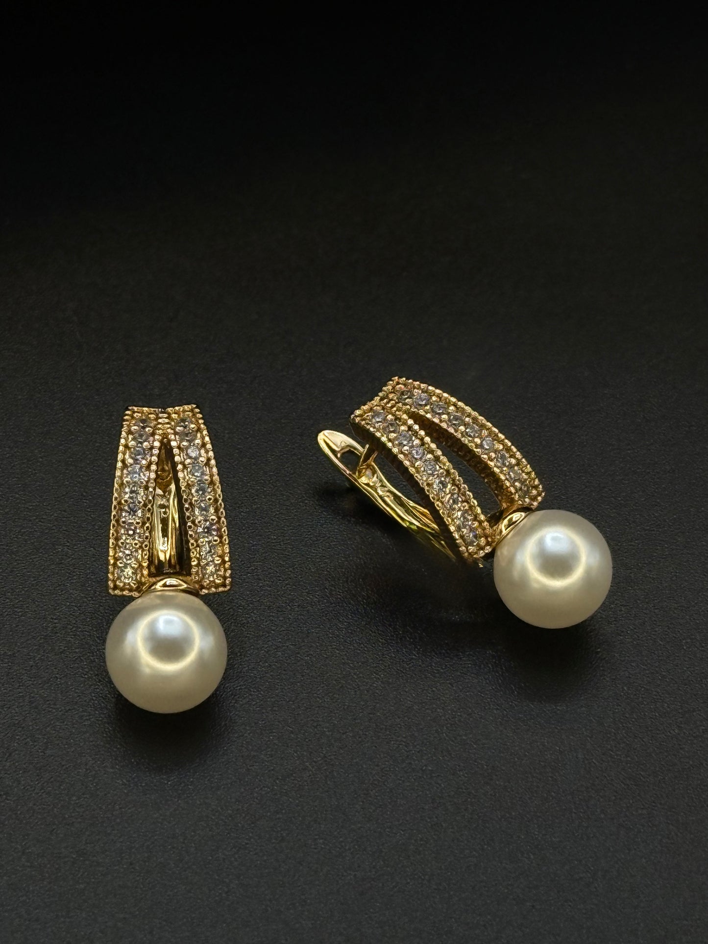 Pearl Drape Hoops-Db15