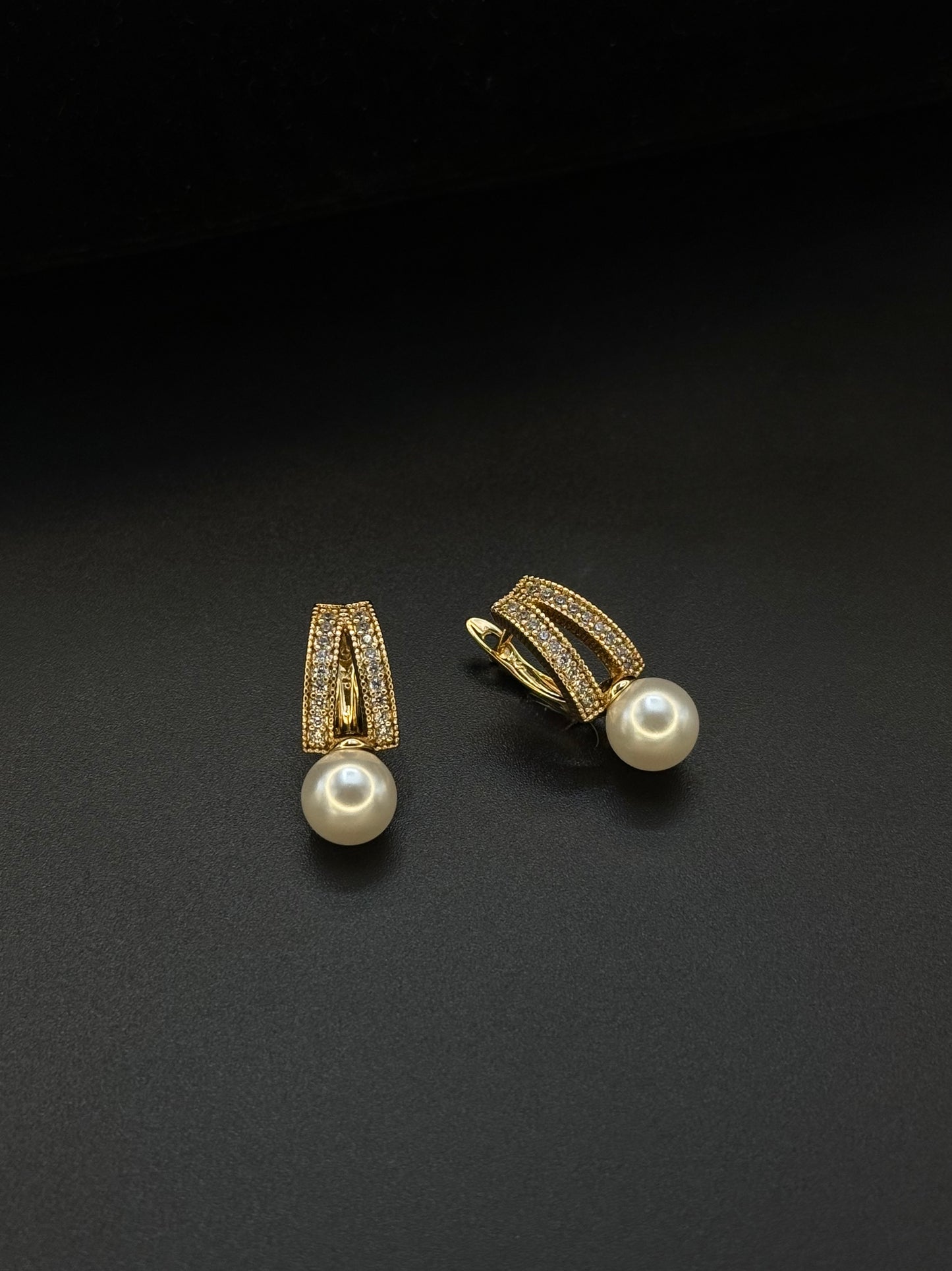 Pearl Drape Hoops-Db15