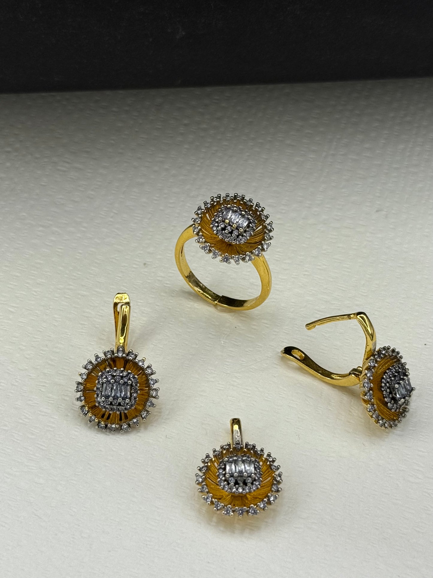 Suncrest Radiance Set-Ps22