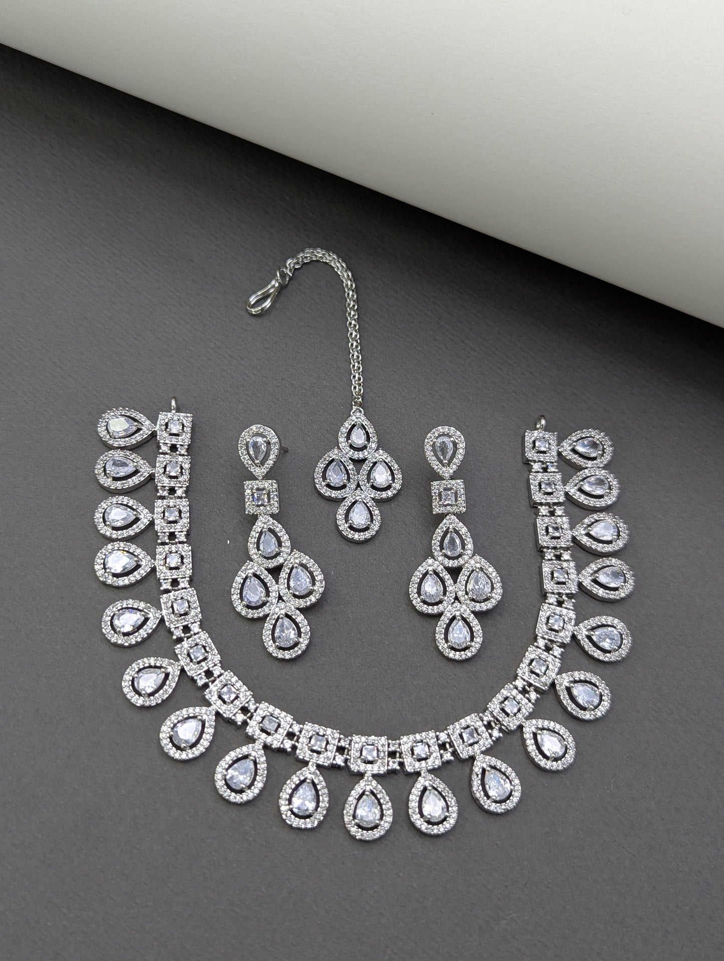 Regal Charm Zircon Set-Ns15
